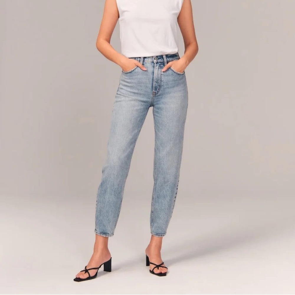 [SOLD] Abercrombie 80s Mom Jeans | 27 R